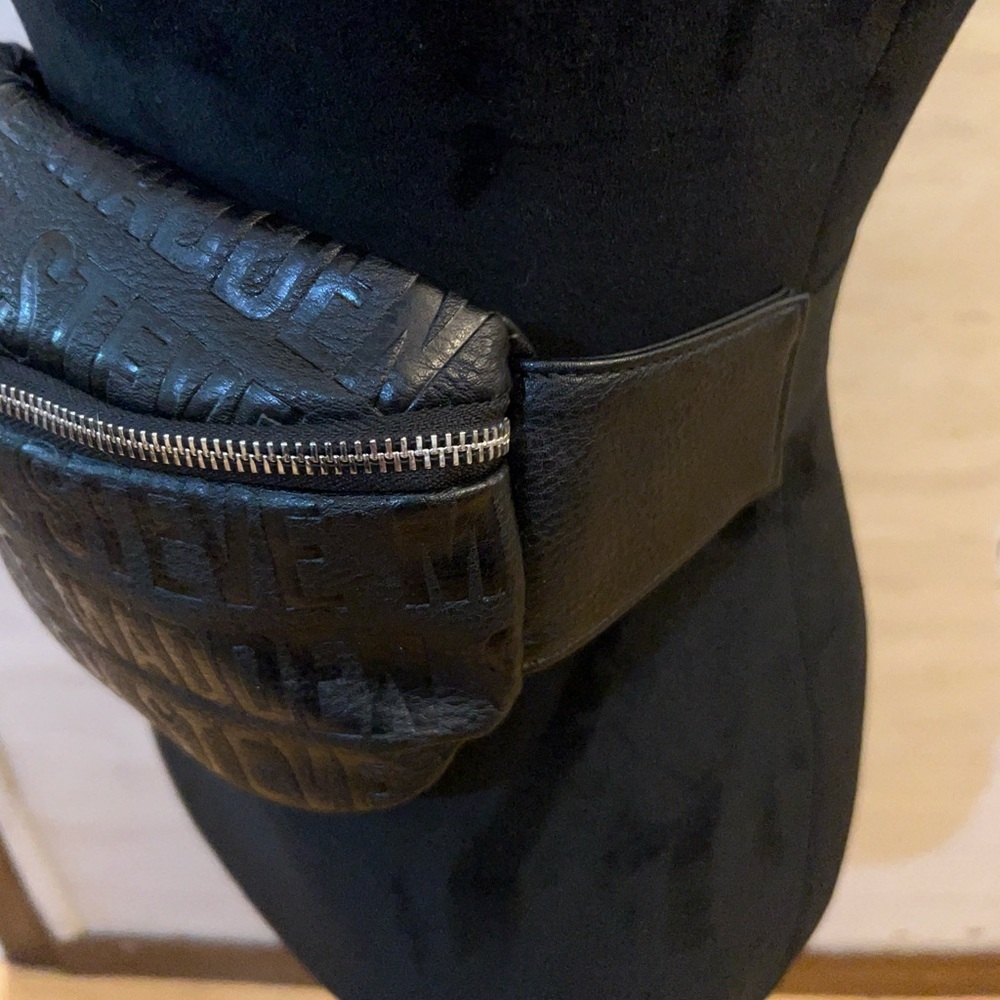 Steve Madden Signature Hip Belt Bag Embossed Black - Picture 5 of 14